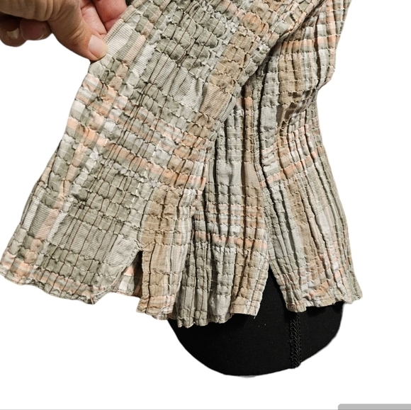 Dressbarn Earthtone Colored Crinkle Style Button Up Blouse Size M - Picture 4 of 8